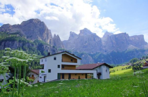 Отель Alpin Relais B&B Villa Melisse  Корвара